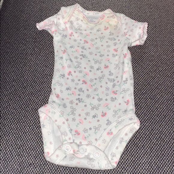 Carters New Born    - Picture 1 of 3